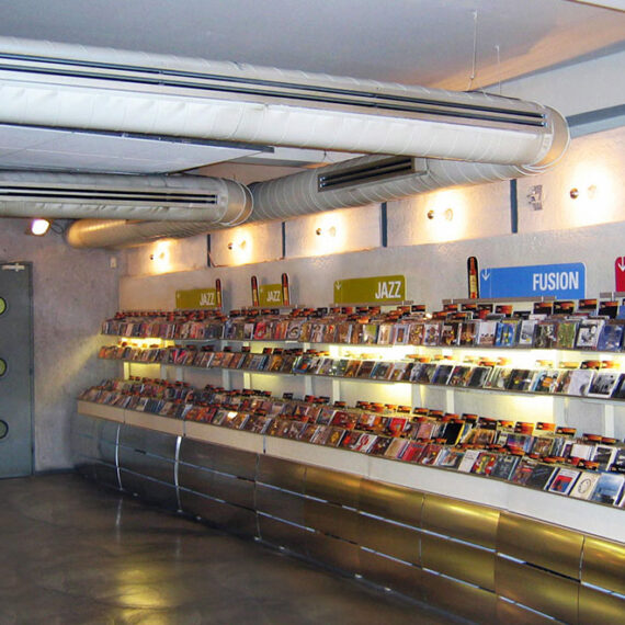 Metropolis, Πειραιάς